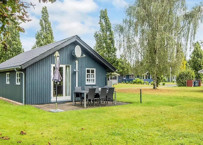 6 Person In Hovborg